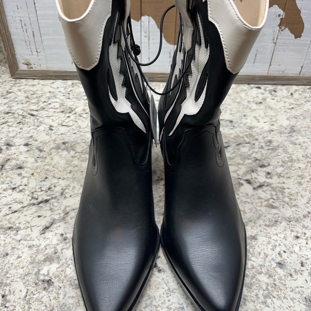 NWT black/white boots
